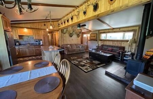 Princeton House | Wildlife Cottage and Private Pond!