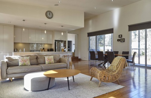 Bright House | Willie Wagtails - Luxury Accommodation Bright