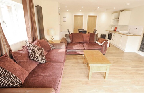 Goxhill Cottage | WILLOW COTTAGE, pet friendly, with a garden in Barrow-Upon-Humber