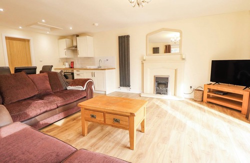 Goxhill Cottage | WILLOW COTTAGE, pet friendly, with a garden in Barrow-Upon-Humber