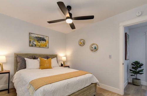 Rocklin House | WILLOW House Pool SPA Downtown Roseville Galleria Grill