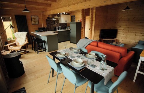 Stowmarket Cabin | Willow Lodge at Welhams Meadow