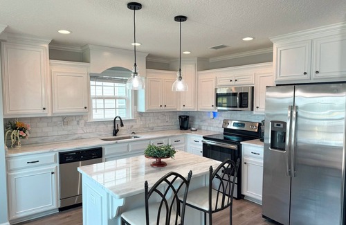 Hahira House | Willow Round Resort-5 min off I-75 w/Lake Views!