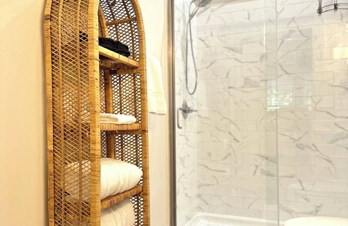 Biloxi Hotel | Willow Suite at The Mockingbird Inn Boutique Hotel