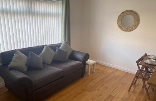 Newcastle-upon-Tyne House | Wilton - Perfect Home for Contractors Private Large Drive