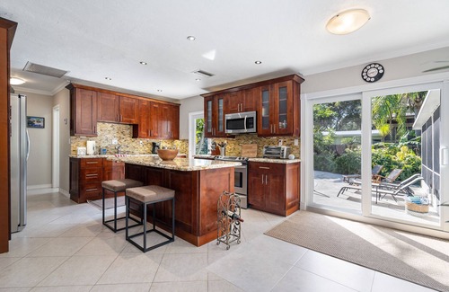 Oakland Park House | Wilton Wonderful! Heated Pool & 2 miles to Beach!