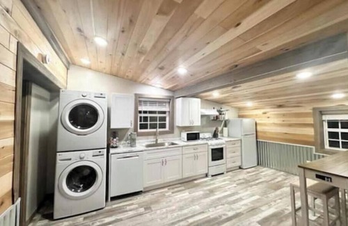 Baxter Cabin | Window Cliff Waterfall Cabin