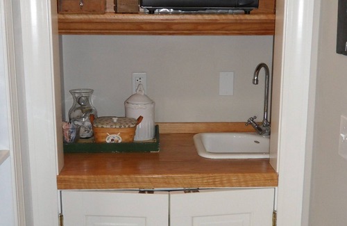 Off Broadway Bed & Breakfast | Windsome Bed & Breakfast