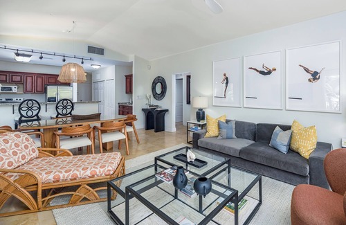 West Bay Apartment | Windsong 4 - Luxury Condo-4 UNIT COMPLEX-Boggy Sand Rd-gated access to SMB