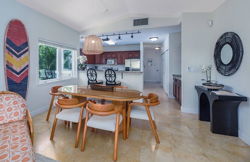 West Bay Apartment | Windsong 4 - Luxury Condo-4 UNIT COMPLEX-Boggy Sand Rd-gated access to SMB