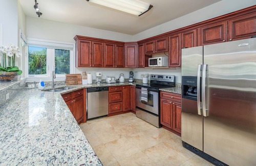 West Bay Apartment | Windsong 4 - Luxury Condo-4 UNIT COMPLEX-Boggy Sand Rd-gated access to SMB