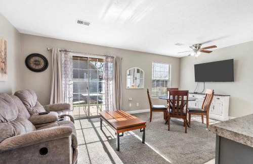 Table Rock House | Windsor Cottage - Fall Creek Beauty by Table Rock