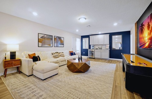 Davenport House | Windsor Island High-End Retreat + Grill Area