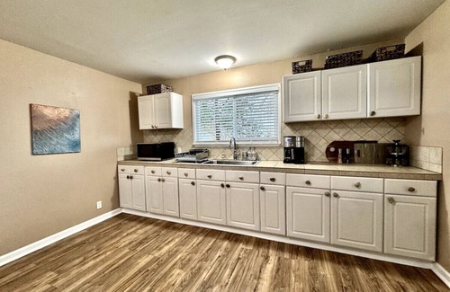 Fair Play House | Wine Country Retreat - Monarch Trails