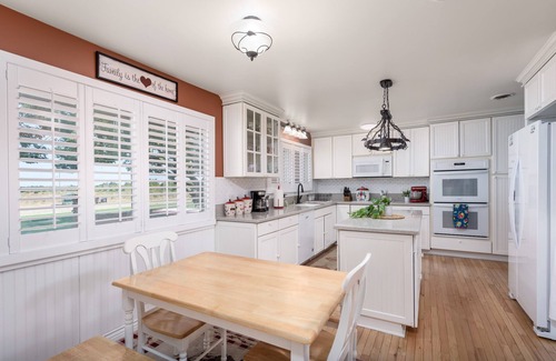 Lodi House | Wine Country Villa | Close to Lodi Wine, Old Sacramento, Delta Waterways