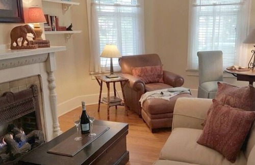 Downtown Little Rock Cottage | Winslow Cottage W/ King Bed