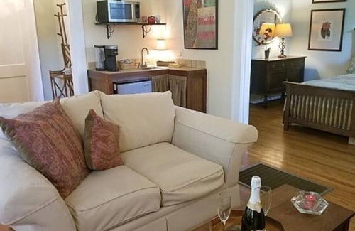 Downtown Little Rock Cottage | Winslow Cottage W/ King Bed