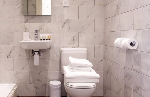 Thorpe Satchville Hotel | Winstanley House