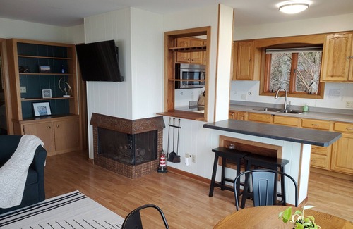 Hingham Cottage | Winter's a good time to stay in & cuddle at Surfdaze