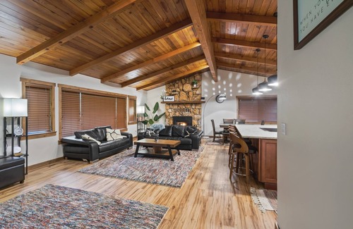Naches Cabin | Winter Wonderland Cabin w/ Hottub & Cozy Fireplace