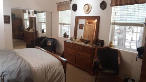 Arnold House | Winterfell Inn - No Xtra Fees, Dogs OK, King & Queen Suites