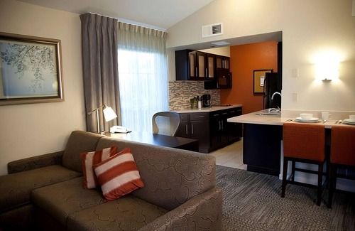 San Bruno Hotel | With FREE Breakfast, Full Kitchen, Onsite Pool, Parking Onsite!