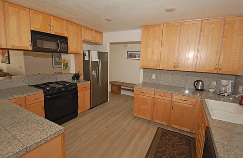 Rancho Bijou House | Within 1 Mile of Heavenly Ski Resort - Affordable with Hot Tub! -3402B