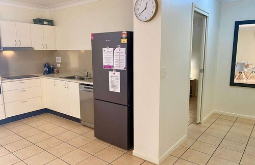 North Ward Apartment | Within reach of the beach!