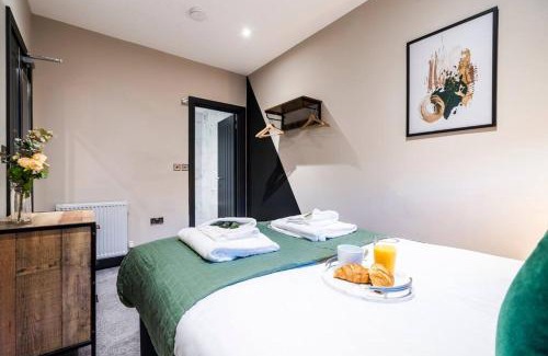 Forest Fields Apartment | Wiverton Apt #4 - Central Location - Free Parking, Fast WiFi and Smart TV by Yoko Property