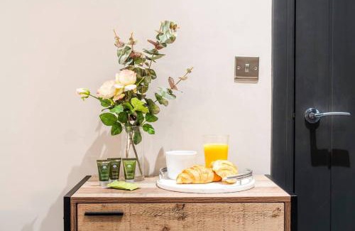 Forest Fields Apartment | Wiverton Apt #4 - Central Location - Free Parking, Fast WiFi and Smart TV by Yoko Property