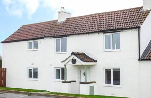 Muston Cottage | WOLD COTTAGE, pet friendly, luxury holiday cottage in Hunmanby