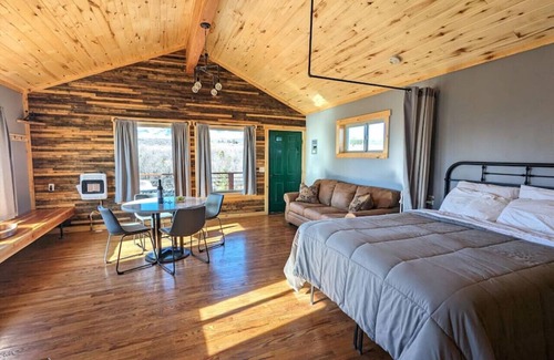 La Sal Cabin | Wolf Springs Ranch, Cabin 7