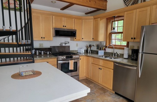 Franklin House | Wolfe's Way Priv. Beach, Waterfront Kayak, Swim & Acadia!