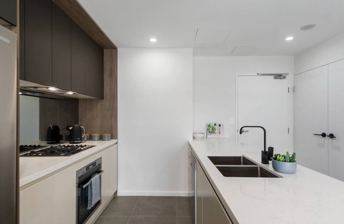 Wollongong CBD Apartment | Wollongong Inner city Escape Bright Urban Oasis