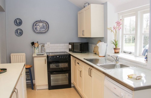 Whitchurch Cottage | WOLVESACRE MILL COTTAGE, pet friendly, with open fire in Whitchurch