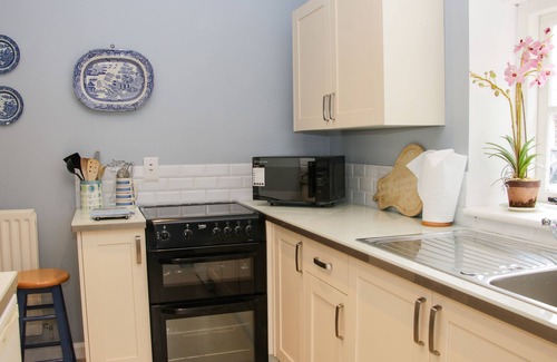 Whitchurch Cottage | WOLVESACRE MILL COTTAGE, pet friendly, with open fire in Whitchurch