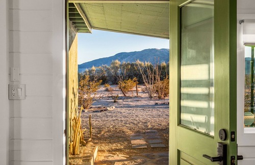 Wonder Valley House | Wonder Valley Green House (Hot Tub/BBQ/Hammocks)