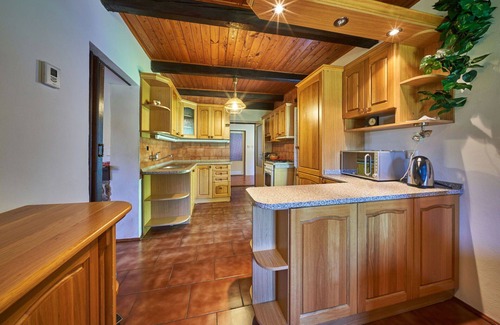 Jivka Villa | Wonderful private villa for 21 people with WIFI, TV and patio