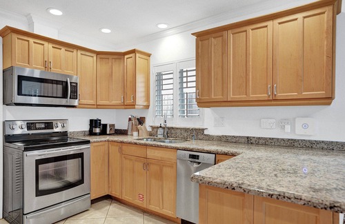 Hendricks and Venice Isles House | Wonderful 3BR Home w/Heated Salt Water Pool Near Downtown & Las Olas Blvd