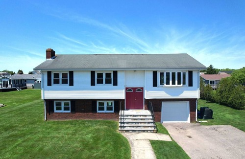 Eastward Look House | Wonderful 4 Bedroom Home for the Summer!