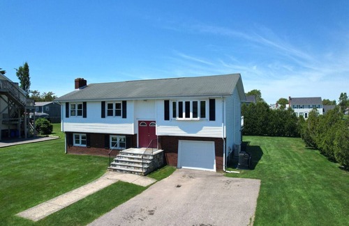 Eastward Look House | Wonderful 4 Bedroom Home for the Summer!