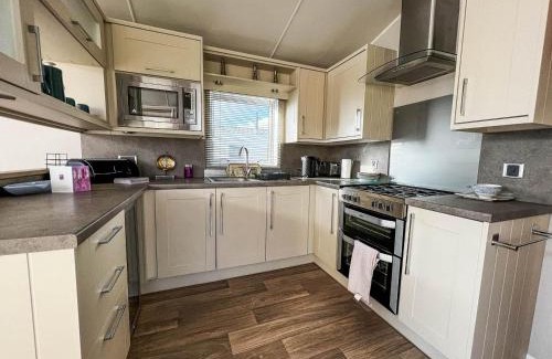 Scratby Other | Wonderful 6 Berth Caravan For Hire By A Stunning Norfolk Beach Ref 19006Sd