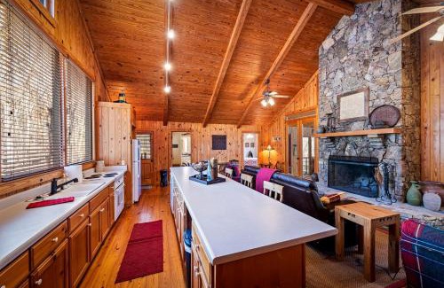 Mentone House | Wonderful Cabin with Fireplace in Mentone, Alabama