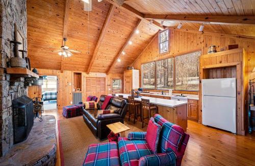 Mentone House | Wonderful Cabin with Fireplace in Mentone, Alabama