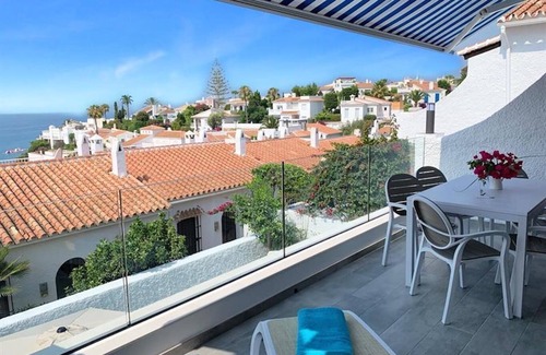 Chimenea Villa | 'Wonderful House by the sea' with Sea & Mountain View, Pool and Wi-Fi