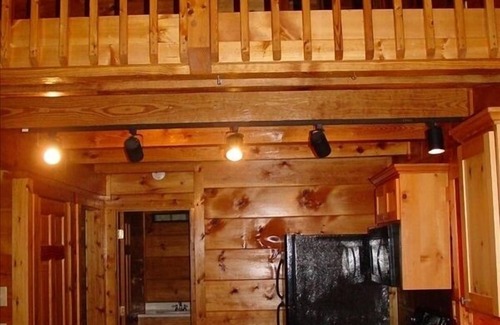 Lake Lure Cabin | WONDERFUL MOUNTAIN VIEWS~PETS WELCOME~ CLOSE TO EVERYTHING, YET VERY PRIVATE.
