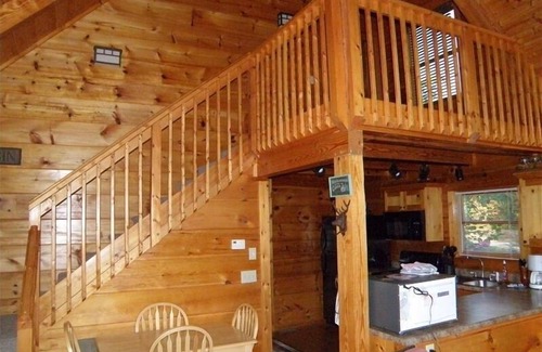 Lake Lure Cabin | WONDERFUL MOUNTAIN VIEWS~PETS WELCOME~ CLOSE TO EVERYTHING, YET VERY PRIVATE.