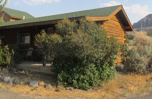 Wapiti Cabin | Wonderful Mountain Views