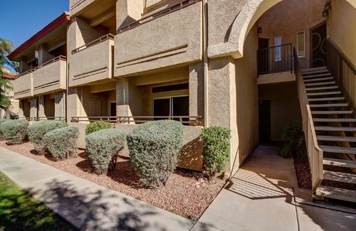 North Mountain Condo | Wonderful Pointe Resort Condo at Tapatio Cliffs with 3 Pools, Pickleball Court!
