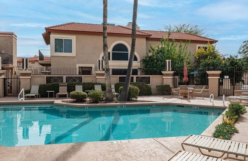 North Mountain Condo | Wonderful Pointe Resort Condo at Tapatio Cliffs with 3 Pools, Pickleball Court!